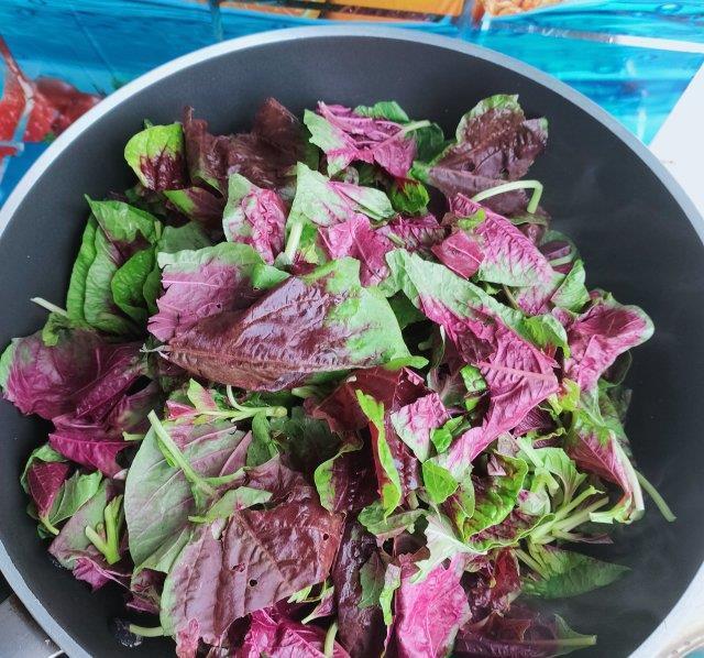 简单|蒜炒红苋菜,简单炒一炒,超好吃