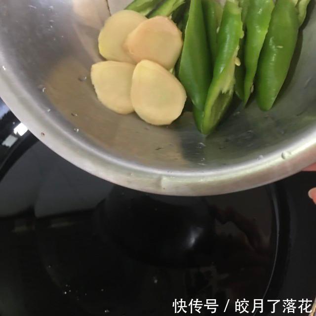  大葱|大葱炒加拿大海参，做法简单，鲜美下饭