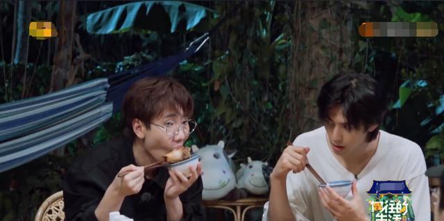  节目|《向往的生活》黄磊敷衍式做饭，何炅敷衍待客，观众向往的晚餐