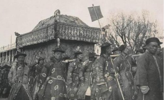 纸人|慈禧出殡时有多壮观?纸人抬轿阴兵开道,连外国人害怕的不敢上街!