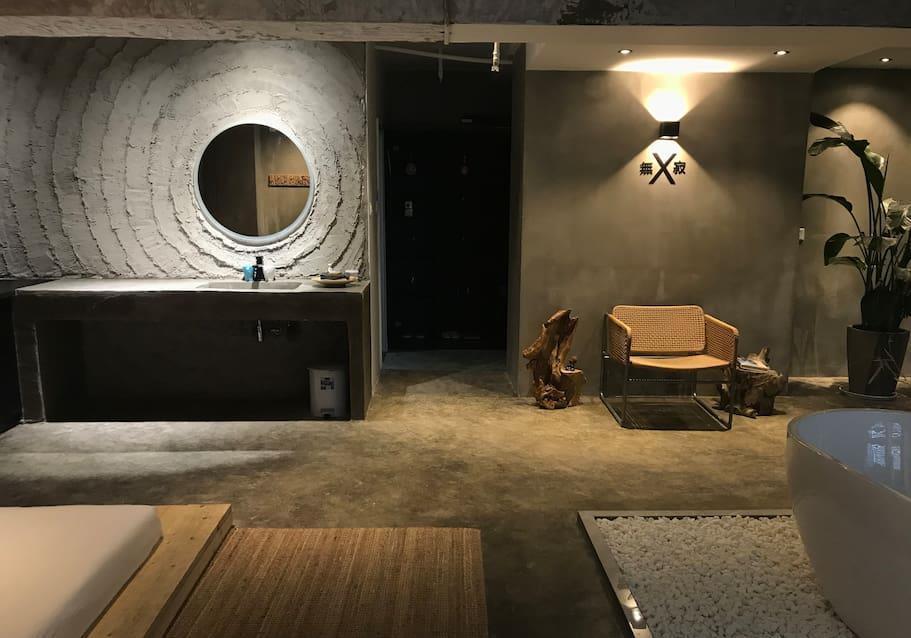 有趣|成都这家废墟艺术民宿太有趣,感觉就像是住在废品楼里