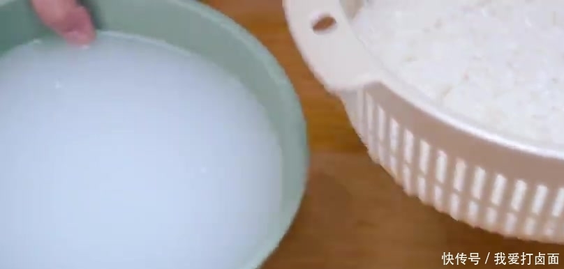 米饭|蒸米饭时加入这三样东西,蒸出来米饭比平时更好吃