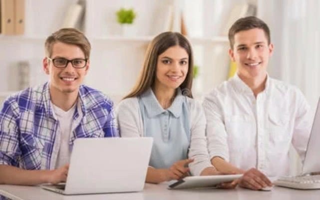 离开|穷小伙出场遭全灭,离开前台下富婆喊5字,观众炸锅