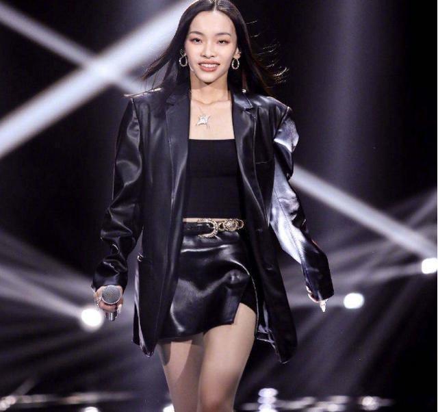  表情|宣布刘柏辛和华晨宇票数时, 周深表情惊讶, 毛不易的反应更真实