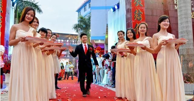 当晚|3年前借同学8万未还，他婚礼我送一纸条，当晚乖乖把钱打给我