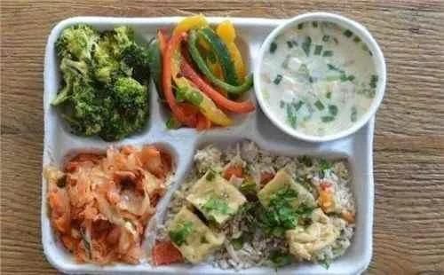 各国|各国学校食堂的午餐盘点,网友外国虽丰盛,还是喜欢中国的