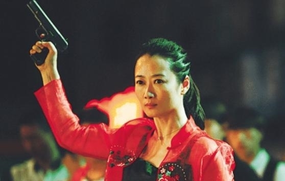  吃晚饭|她为了不变老，坚持20年不吃晚饭不生娃，如今42岁老的像62岁