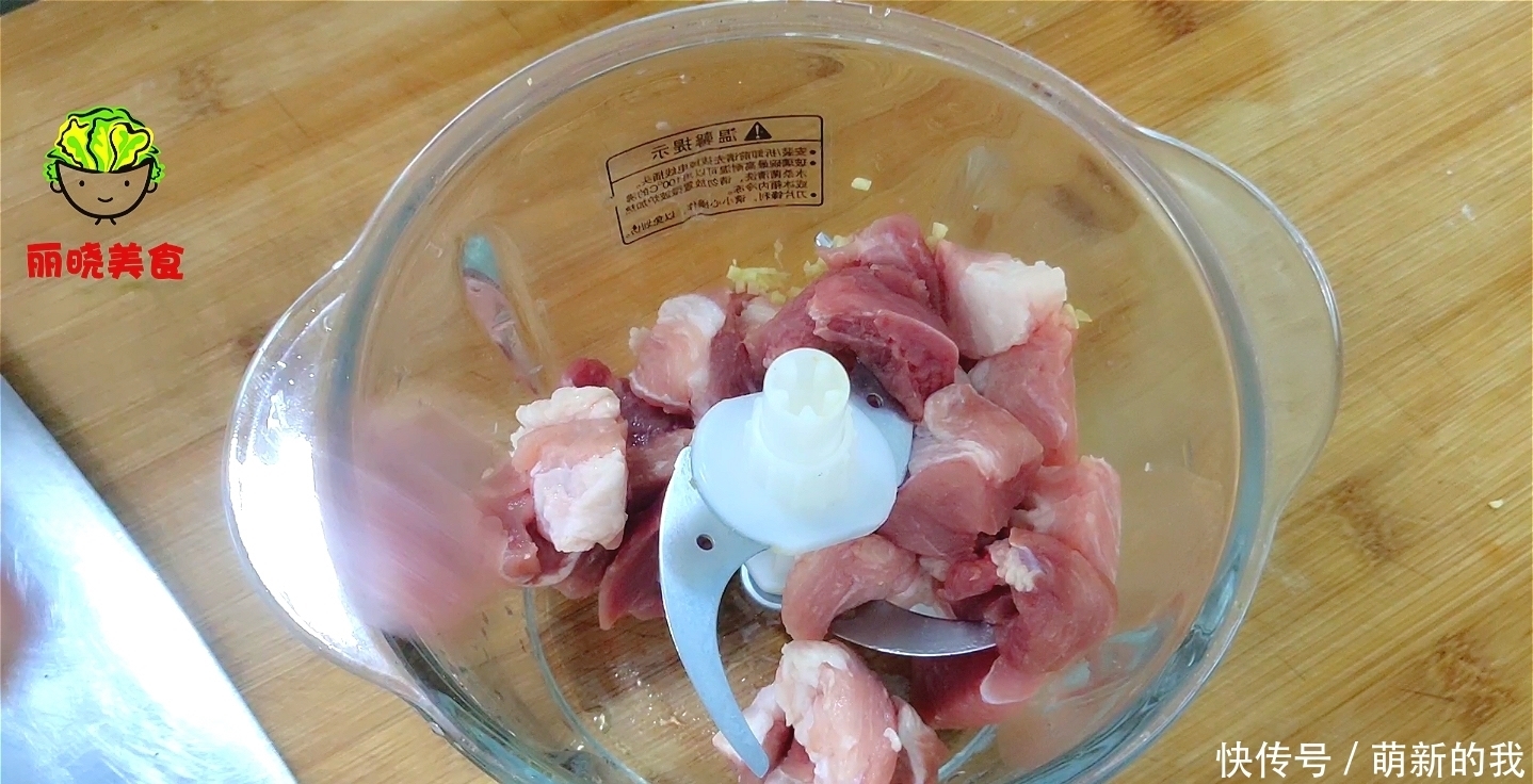 做法|青椒别再炒着吃了,教你好吃做法,不炒也不炸,出锅真的太香了