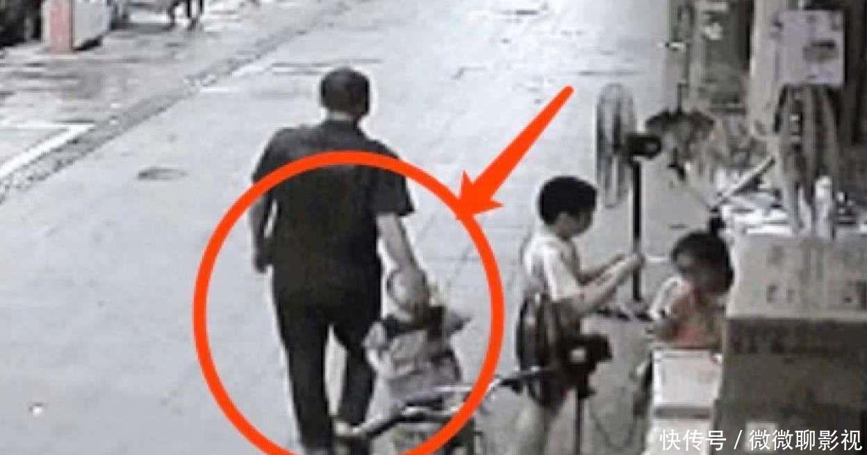 人贩子|“狼外婆”偷走孩子，2年后孩子街上乞讨遇妈妈，妈妈却拒绝相认