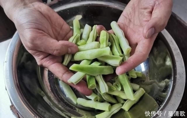  做法|立夏后，遇到这菜我一买就是5斤，比茄子香，比黄瓜鲜，做法简单