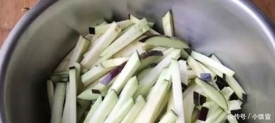 做法|茄子别直接炒着吃了,教你一个新吃法,做法简单味道足,比肉还香