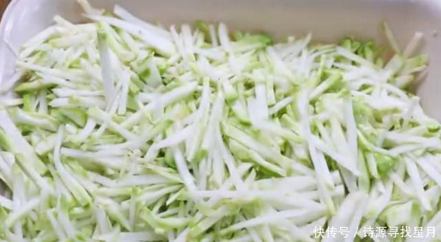 简单|想吃榨菜不用买,自己在家做,香辣爽脆,开胃好吃,做法简单