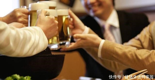 人都|你还在酒桌上拼命喝酒结交人脉这3点原因,让你认清所谓的人脉