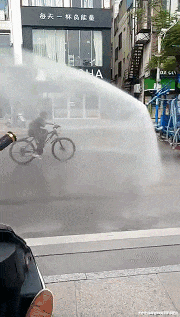 段子|搞笑GIF段子:老婆,你这笑容我看发慌,有啥你就直说吧