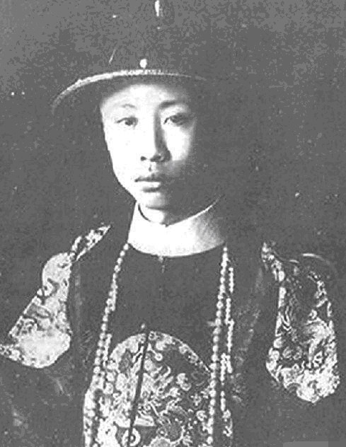 溥仪|溥仪第一次发工资足足60元，立刻跑去买2件东西，不愧当过皇帝