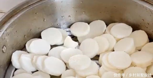 松软|山药别炒的吃了,加2个鸡蛋教你做养胃小饼,松软香甜凉了也不硬