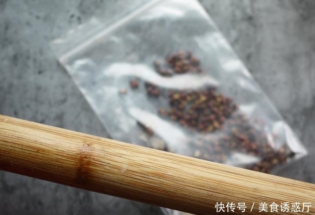 红薯淀粉|炸小酥肉记住两个制作关键点，你做的绝对比海底捞的还好吃