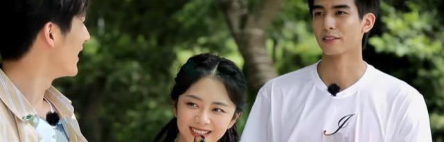 逃不过|谭松韵上节目逃不过“送命题”,选大哥还是小哥,可以观察到她心中有数
