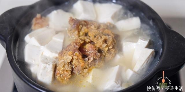  美味|拿它和豆腐一起炖，简直就是人间美味，啥调味品也不用放，照样鲜