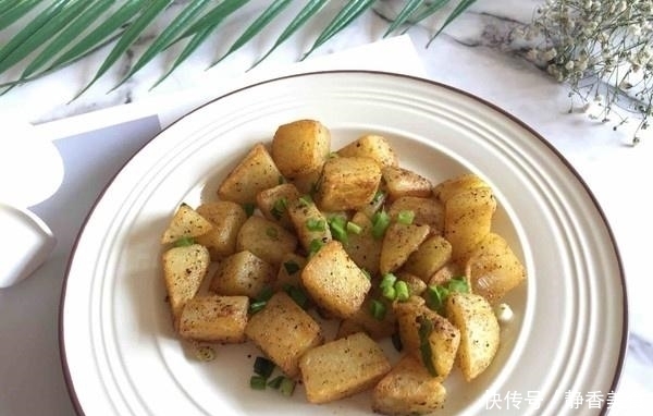  告诉|土豆不要再炒了！饭店老板告诉你，这样做外酥里嫩，孩子最爱吃
