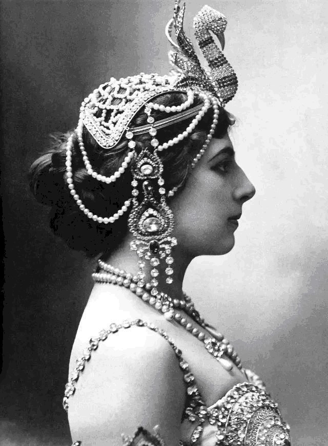 女间谍|一战时期最美丽的女间谍,被定为叛国罪,被处死时的场景很独特