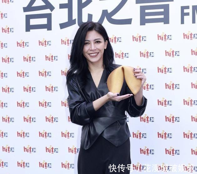  开演唱会|当年她被那英淘汰，罗大佑现场收她为徒，如今跟那英平起平坐