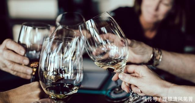 饮用|在品酒前,先展示专业品酒师的四个正确操作