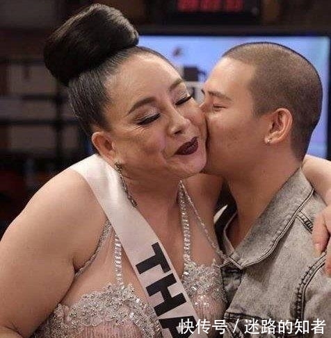 跪拜礼|女富婆嫁给24岁小伙为妻,丈夫每天给她行跪拜礼,称是真心相爱!