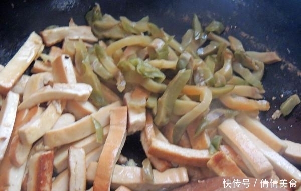  才能|香干要怎么做才能柔软又入味？原来放水有讲究，出锅之后比肉好吃