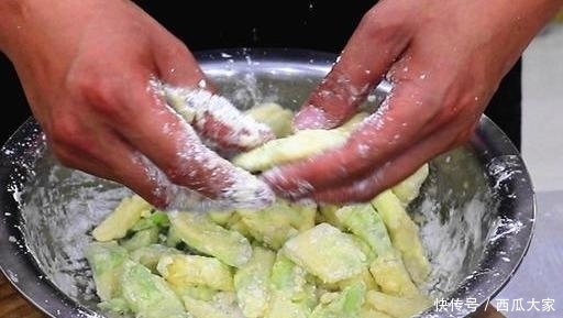 红烧肉|1个茄子、2个番茄,隔天就要吃1回,拿红烧肉都不换,又香又解馋