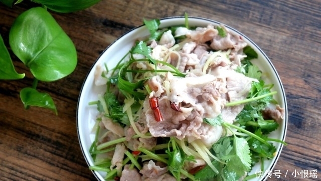 羊肉片|新学了个羊肉的做法,简单易做,鲜嫩美味,全家都说好!