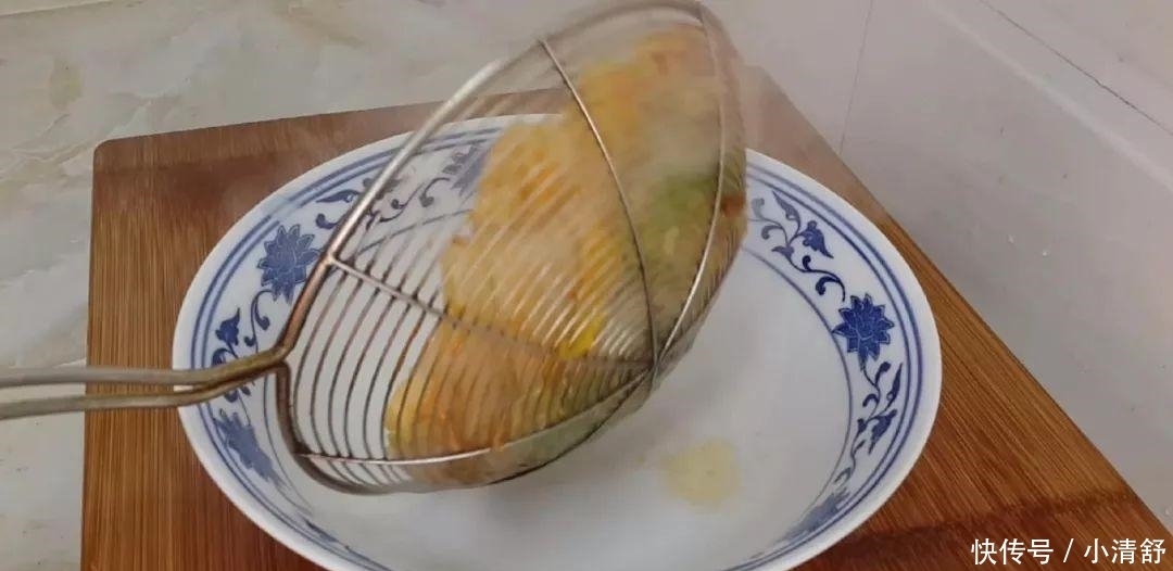 比水|1颗白菜,1块猪肉,教你简单一做,比水煮肉片都好吃,越吃越过瘾