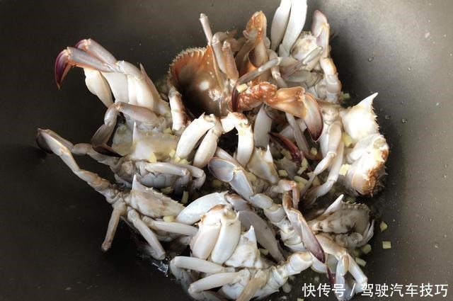 做法|表哥送了5斤梭子蟹,来个不一样的做法,比清蒸更有味