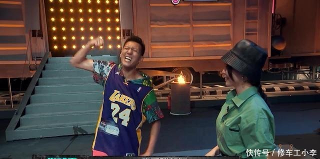 中国新说唱|新说唱暴扣哥带翅膀表演,选手下跪求链子,遭王齐铭、爆音Diss