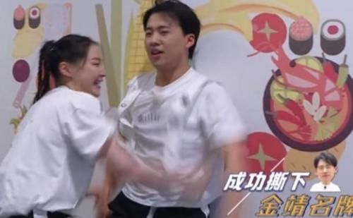 baby6|跑男团成员都撕了多少名牌蔡徐坤2个,baby6个,看到第一太强了