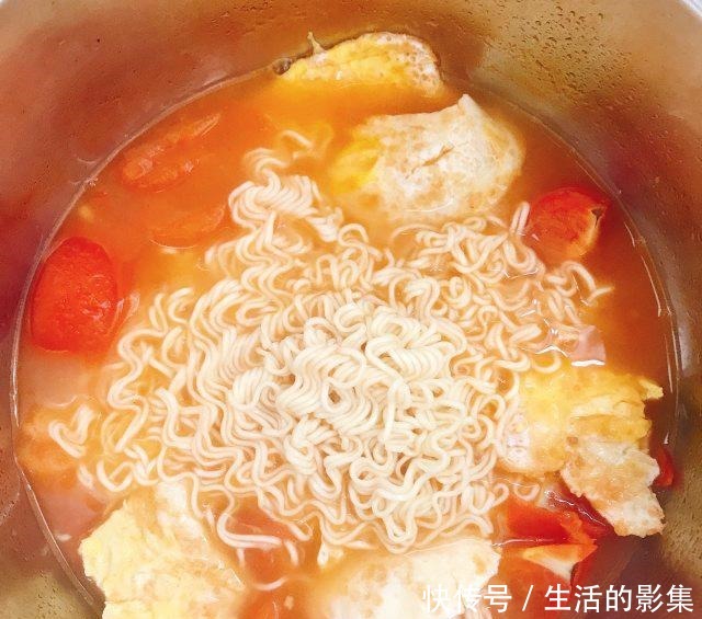 鸡蛋|番茄鸡蛋面,十分钟就搞定一餐