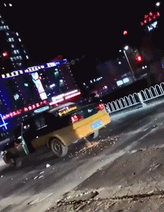 姑娘|搞笑GIF趣图:姑娘表情真的好醉人,我承认我被迷住了