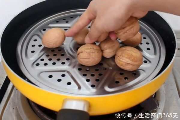 核桃的小窍|把核桃放锅里蒸一蒸,没想到这么厉害,解决了很多人的大难题