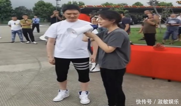 露面|42岁冯绍峰婚后罕见露面,头发花白腹部凸出,赵丽颖却美到发光