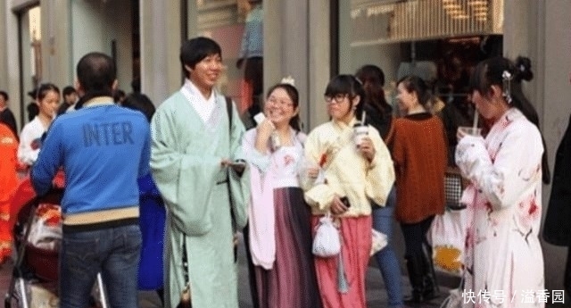 赞誉|怎样看待年轻人穿“汉服”上街?网友赞誉,专家:毫无艺术性