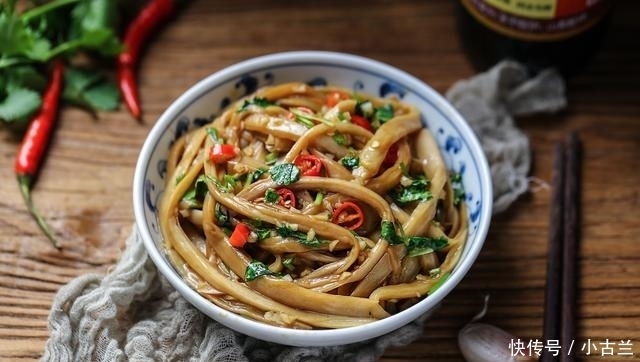  杏鲍菇|夏天就爱这样的凉拌菜，脆嫩鲜香好开胃，上桌都抢着吃