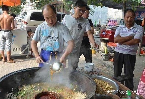 小吃|夫妻卖“最牛”小吃，12元1碗，每天只卖300碗，想吃要早去