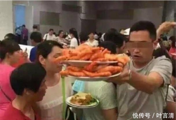 自助餐|中国人在美国吃自助餐,全程只吃它,餐厅老板:中国很穷吗?