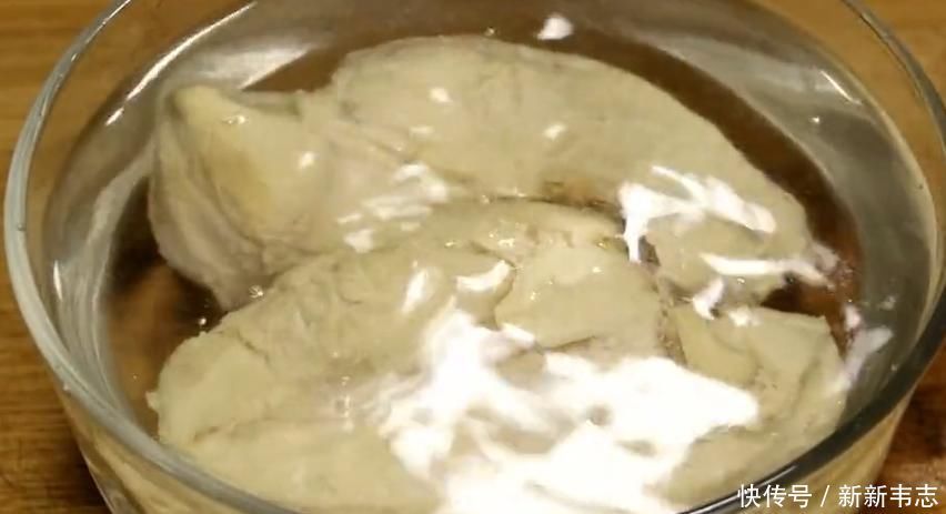 经典|经典家常菜“干煸鸡胸”,做法简单,香辣美味,开胃又下饭