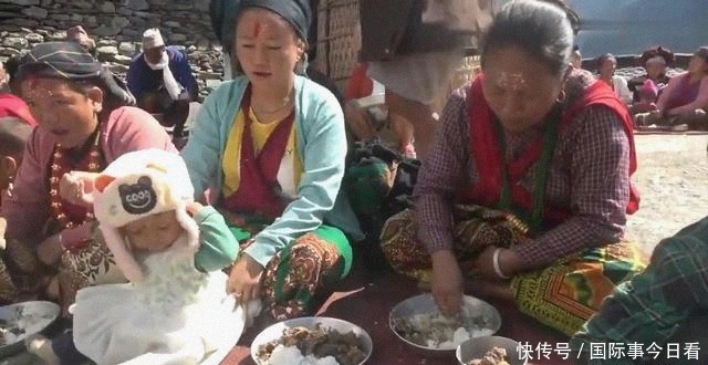 米饭|尼泊尔农村大型酒席,场面壮观,只吃一个菜咖喱羊肉配米饭