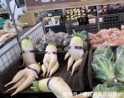 再加|“如果娶这样的女生要20万彩礼,你愿意吗?”哈哈哈哈这腿再加50万我也愿意~