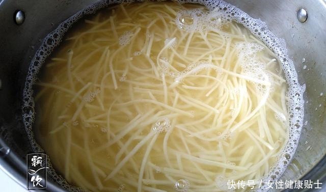 根根|炒土豆丝时,掌握一个小技巧,土豆丝根根分明,清脆爽口,超好吃