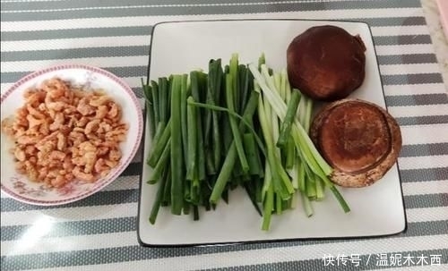 黄瓜|一碗葱油两碗面,简单一拌唇齿留香,黄瓜丝搭配,健康营养吃不够