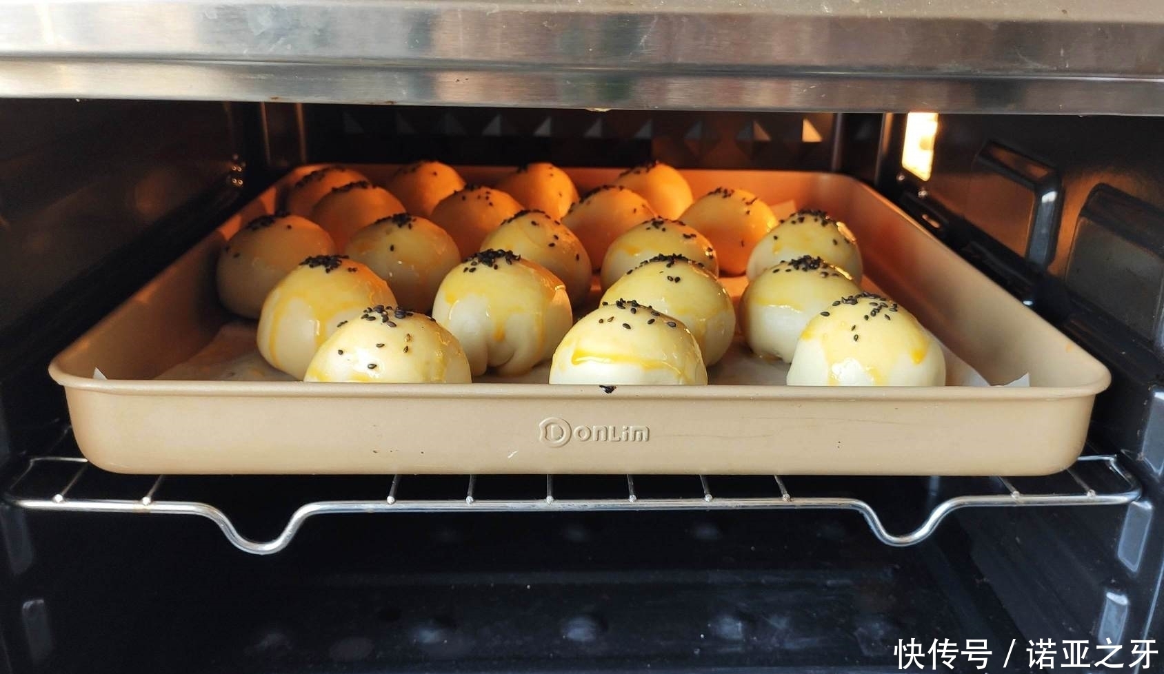 层次分明|中秋将至,它比月饼还好吃,烘焙店都卖疯了,层次分明一碰就掉渣