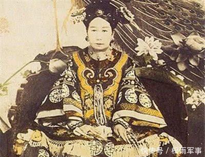  年轻|慈禧年轻的时候，是有名的大美人，晚年还曾被外国军官迷恋